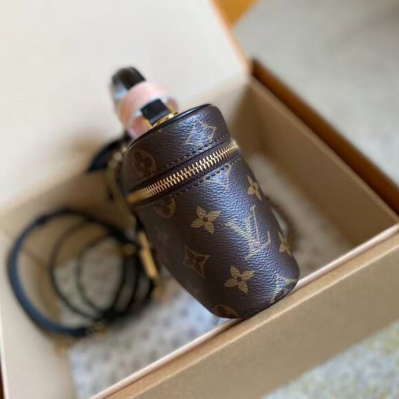 Classic Louis Vuitton Bag: A Stylish and Versatile Choice for Elegance - Picture 3 of 6